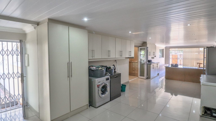 6 Bedroom Property for Sale in Heiderand Western Cape